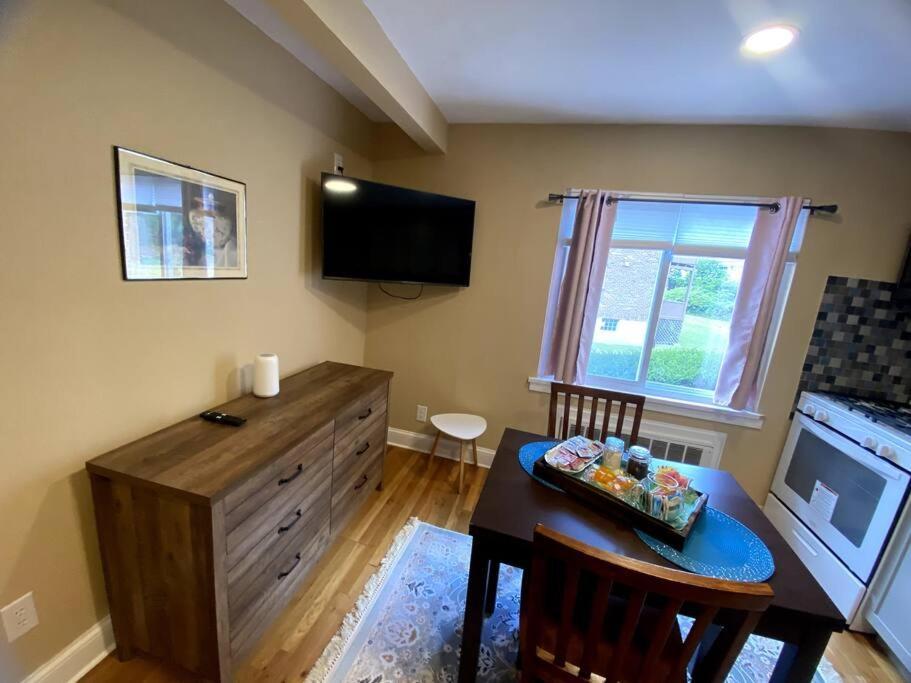 Cozy Boston Getaway Apartment! Free Parking Luaran gambar